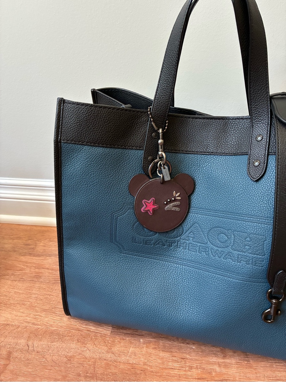 Coach Outlaw Emoji Face Leather Bag Key Ring Key Chain Bag Charm 21538